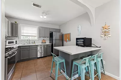 123 Bonita Avenue, Galveston, TX 77550 - Photo 4