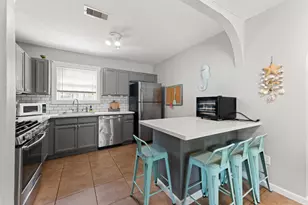 123 Bonita Ave, Galveston, TX 77550 - Photo 4