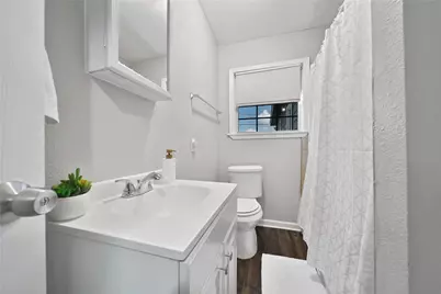 1606 W 8th Street, Freeport, TX 77541 - Photo 4