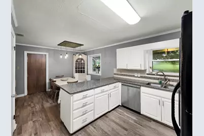 829 S Van Ostrand Avenue, Winnie, TX 77665 - Photo 16