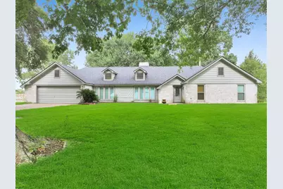 829 S Van Ostrand Avenue, Winnie, TX 77665 - Photo 2