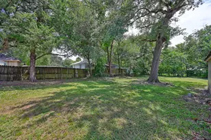 804 E Academy, Brenham, TX 77833 - Photo 18