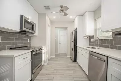 702 Reynolds Avenue, League City, TX 77573 - Photo 2