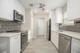 702 Reynolds Ave, League City, TX 77573 - Photo 2