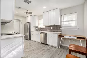 702 Reynolds Ave, League City, TX 77573 - Photo 4