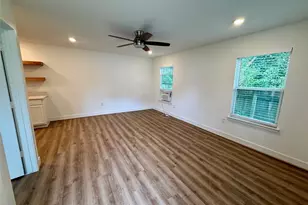 520 McGuire, Huntsville, TX 77340 - Photo 2