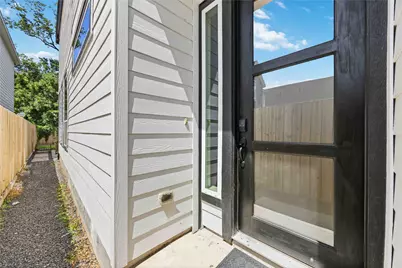 723 W 16th Street, Houston, TX 77008 - Photo 2