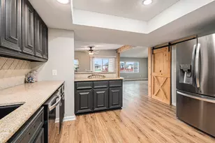 658 Warsaw St, Hitchcock, TX 77563 - Photo 8