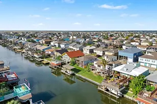 658 Warsaw St, Hitchcock, TX 77563 - Photo 2