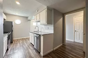 11873 Algonquin Dr, Houston, TX 77089 - Photo 6