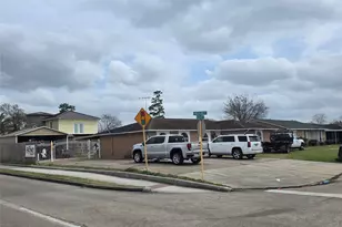 830 Hollycrest Dr, Channelview, TX 77530 - Photo 6