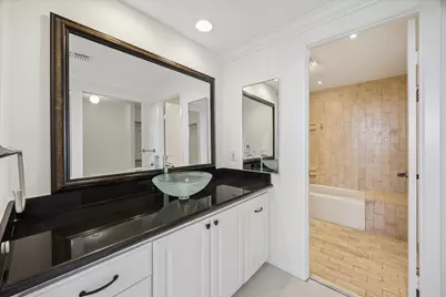 49 Briar Hollow Lane #1704, Houston, TX 77027 - Photo 12