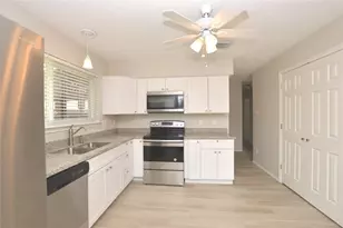 703 Flower Field Ct, Pearland, TX 77584 - Photo 6