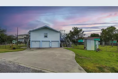 1045 12th Street, Dickinson, TX 77539 - Photo 8