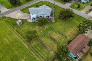 1045 12th St, Dickinson, TX 77539 - Photo 2