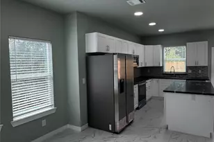 169 S 10th St, Conroe, TX 77301 - Photo 10