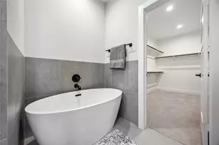 321 Charlock St, Houston, TX 77022 - Photo 8