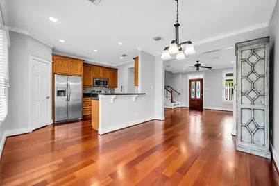 1029 W 15th 1/2 Street, Houston, TX 77008 - Photo 6