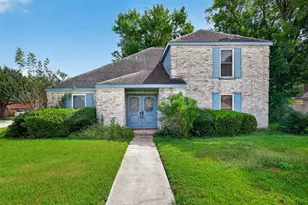 2303 La Quinta Dr, Missouri City, TX 77459 - Photo 1