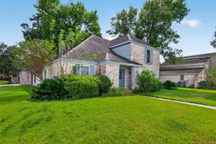 2303 La Quinta Dr, Missouri City, TX 77459 - Photo 2