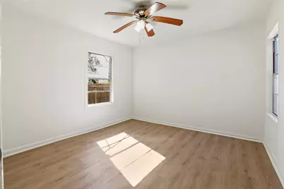 111 Poinsetta Lane, Highlands, TX 77562 - Photo 16