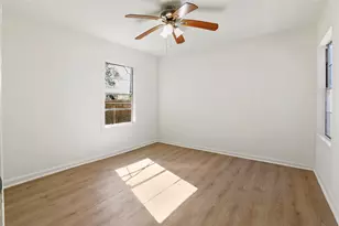 111 Poinsetta Ln, Highlands, TX 77562 - Photo 16