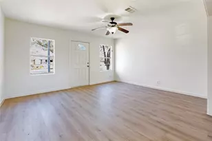 111 Poinsetta Ln, Highlands, TX 77562 - Photo 4