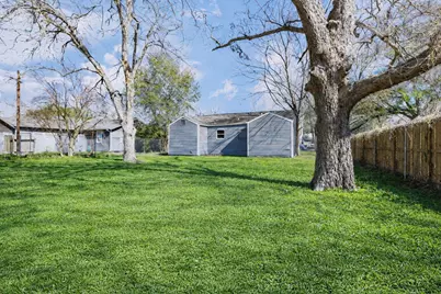 111 Poinsetta Lane, Highlands, TX 77562 - Photo 20