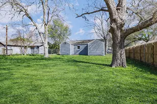 111 Poinsetta Ln, Highlands, TX 77562 - Photo 20