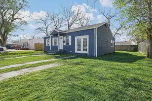 111 Poinsetta Ln, Highlands, TX 77562 - Photo 2