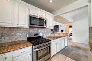 16747 Square Rigger Ln, Friendswood, TX 77546 - Photo 10