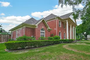 37 Greensward Ln, Sugar Land, TX 77479 - Photo 2