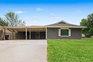 5318 Hemlock Dr, Baytown, TX 77521 - Photo 2