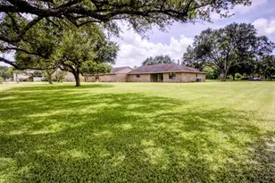 5201 W Zephyr Dr, Alvin, TX 77511 - Photo 22