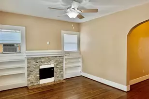 605 W Saulnier St, Houston, TX 77019 - Photo 2