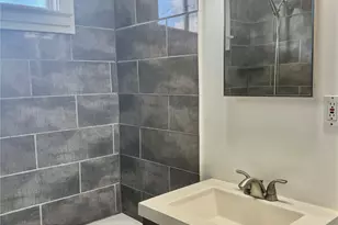 605 W Saulnier St, Houston, TX 77019 - Photo 14