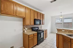 32014 Decker Oaks Dr, Pinehurst, TX 77362 - Photo 10