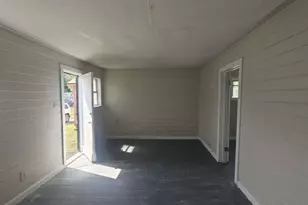 6909 Kittridge St, Houston, TX 77028 - Photo 2