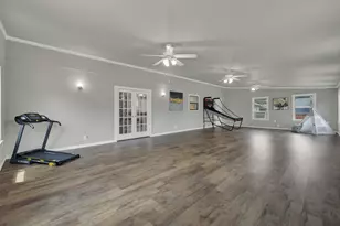 580 E Zipp Rd, New Braunfels, TX 78130 - Photo 10
