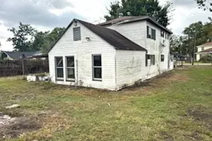 207 S 5th St, Highlands, TX 77562 - Photo 2
