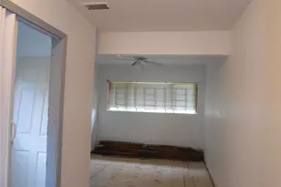 930 W 5th St, Port Arthur, TX 77640 - Photo 12