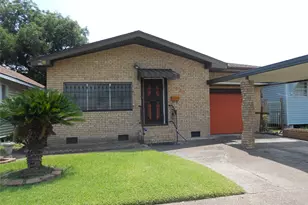 930 W 5th St, Port Arthur, TX 77640 - Photo 2