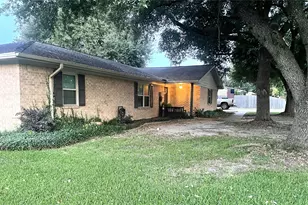 206 Heath Ave, Madisonville, TX 77864 - Photo 2