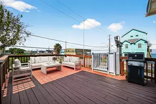 115 12th St, San Leon, TX 77539 - Photo 2