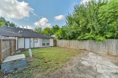 12812 Shannon Hills Drive, Houston, TX 77099 - Photo 26