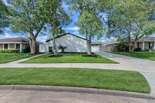 847 Seamaster Dr, Houston, TX 77062 - Photo 2