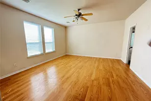 3118 Creek Bank Ln, Pearland, TX 77581 - Photo 10