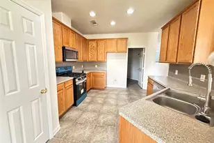 3118 Creek Bank Ln, Pearland, TX 77581 - Photo 8