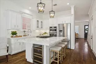 1532 W 24th St, Houston, TX 77008 - Photo 2