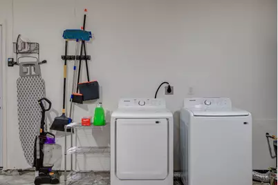 9515 Meadowglen Lane, Houston, TX 77063 - Photo 20